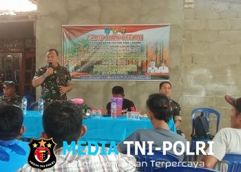 Tim Mabes TNI Gelar Anjangsana dan Penyuluhan Karhutla di Desa Kelampaian