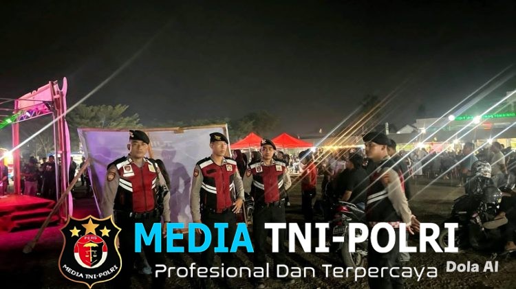 Polres Mesuji – Personil Siaga Kompi III Amankan Acara Pertunjukan Seni Budaya di Alun-Alun Simpang Pematang
