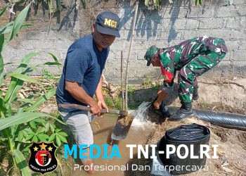 Sinergi TNI Dan Petani Babinsa Purwokerto Pastikan Pasokan Air Lahan Jagung Dusun Tumpuk Optimal