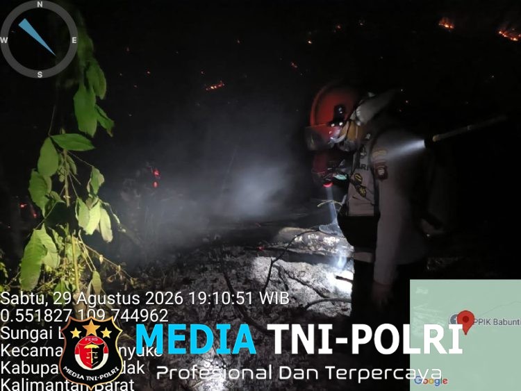 Kapolsek Menyuke Beserta Anggota Lakukan Pengecekan Titik Hot Spot Di Desa Sungai Lubang
