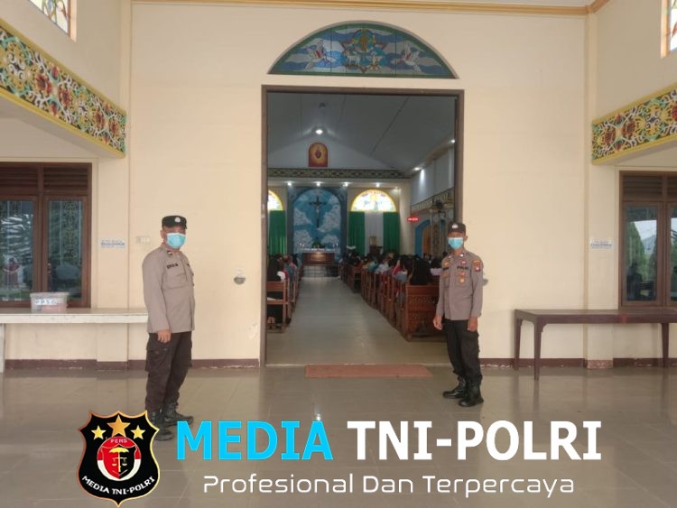 Samapta Polsek Menyuke Lakukan Pengamanan Ibadah Misa Hari Minggu