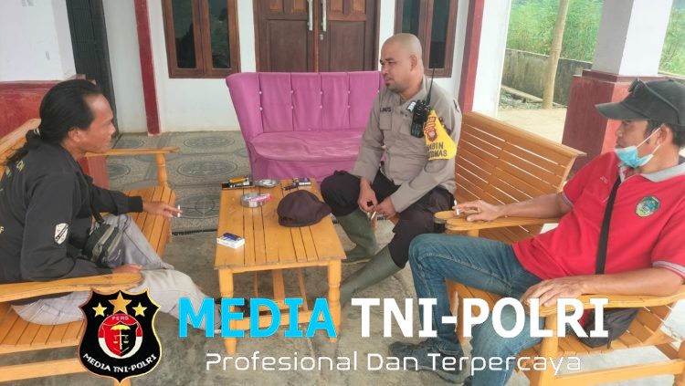 Tak Kenal Lelah Cegah Karhutla, Bhabinkamtibmas Sambangi Warga dan Sampaikan Imbauan