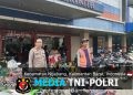 Cuaca Tak Bersahabat, Polisi Ngabang Tetap Turun Juru Parkir Disapa, Kamtibmas Diingatkan
