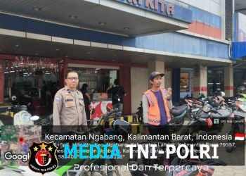 Cuaca Tak Bersahabat, Polisi Ngabang Tetap Turun Juru Parkir Disapa, Kamtibmas Diingatkan