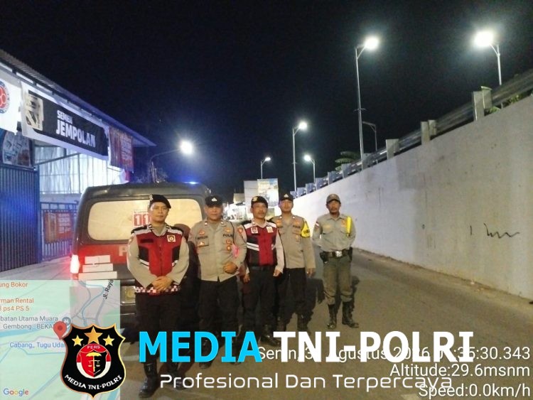 Patroli Biru Tiga Pilar Muaragembong, Jaga Kondusivitas hingga Dini Hari