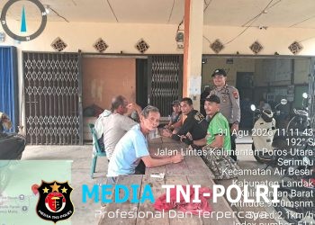 Di Tengah Kabut Asap, Polisi Tetap Hadir Menyapa Warga Saat Patroli Siang