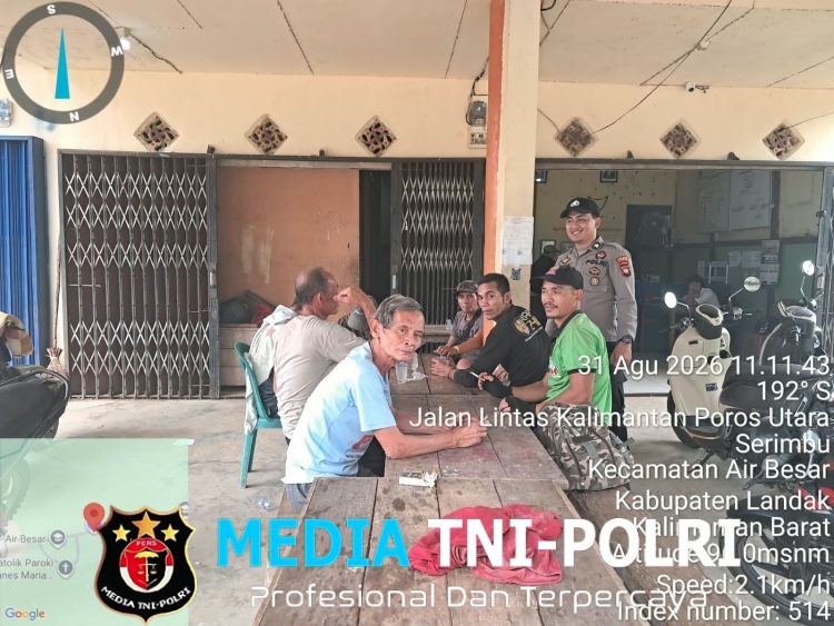 Di Tengah Kabut Asap, Polisi Tetap Hadir Menyapa Warga Saat Patroli Siang