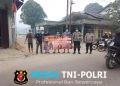 Kapolsek Menyuke Beserta Anggota Bagikan Masker Kepada Warga Desa Darit