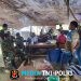 Bahu-Membahu dengan warga, Pos Muara Nawa Satgas Pamtas RI-PNG Kewilayahan Yonif 645/Gardatama Yudha Bersama Warga Muara Nawa Gelar Gotong Royong Pemakaman