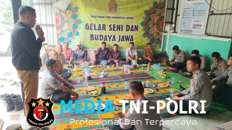 Tim Edukasi Siswa PTIK Sosialisasikan Pencegahan Karhutla ke Warga Pal IX Landak