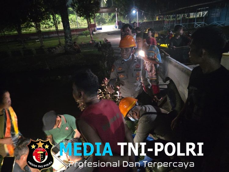Api Berkobar di Tengah Malam! Polisi, TNI dan Warga Berjibaku Jinakkan Karhutla di Desa Tunang