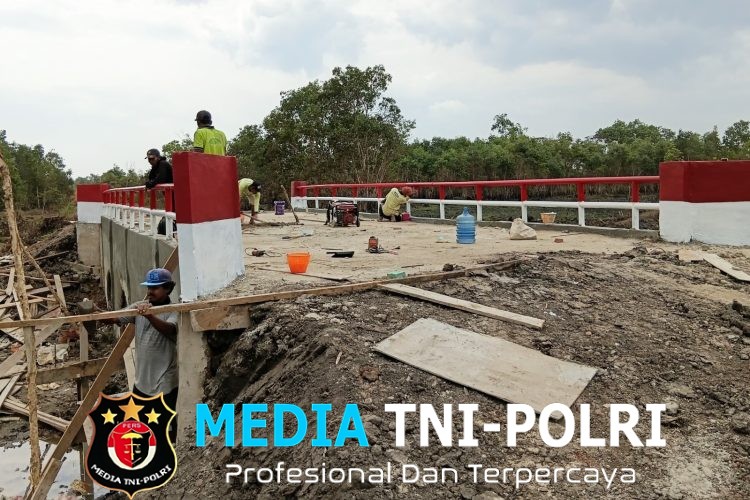 Peran TNI AD Hadirkan Harapan Baru Jembatan Aramco di Kampung Harapan Makmur Kurik Hampir Rampung