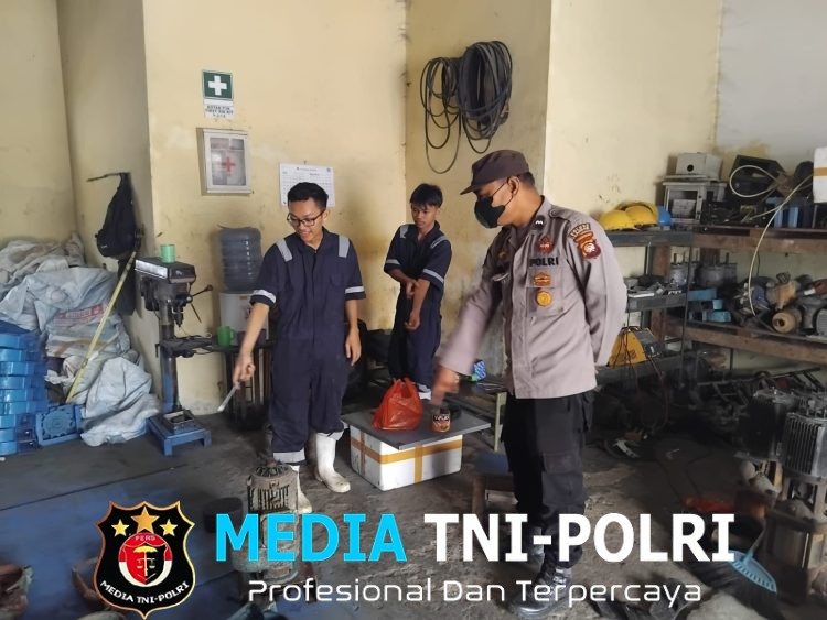 Polisi Hadir di Tengah Kabut Asap, Warga Mandor Diingatkan Pakai Masker dan Jaga Kesehatan