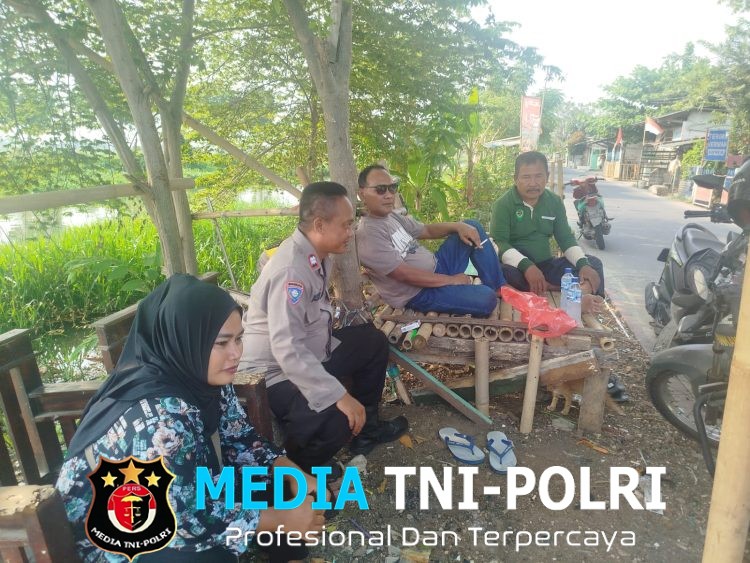 Jaga Jakarta Jaga Bekasi, Bhabinkamtibmas Kedungwaringin Sambangi Warga Ajak Jaga Kondusivitas Jelang dan Pascapilkades