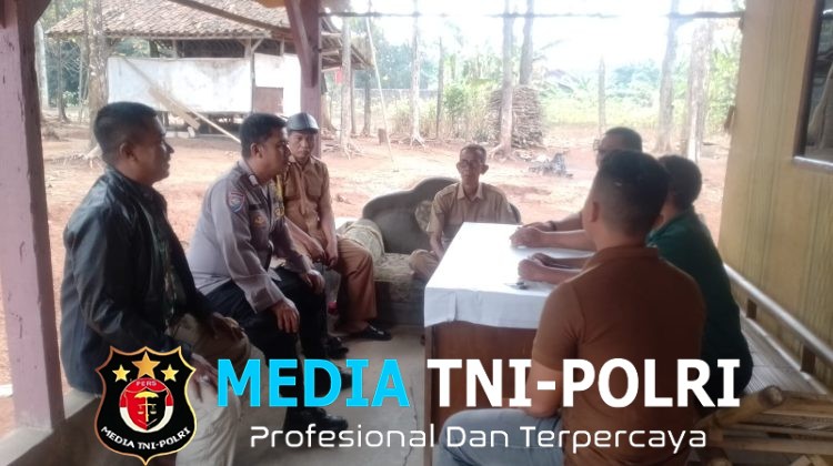 Jaga Jakarta Jaga Bekasi, Bhabinkamtibmas Serang Baru Sambangi Tokoh Masyarakat Jayamulya dan Sampaikan Pesan Kamtibmas