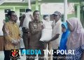 Bupati Pringsewu Riyanto Pamungkas Serahkan Bantuan Pangan Beras Di Pekon Bumiarum