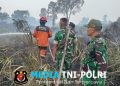 Aksi Heroik Danramil 402-12/Pemulutan Memadamkan Api di Desa Ibul