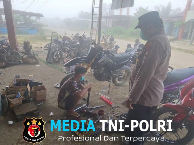 Di Tengah Kabut Asap, Polisi Sambangi Bengkel dan Ingatkan Mekanik Waspada Kejahatan
