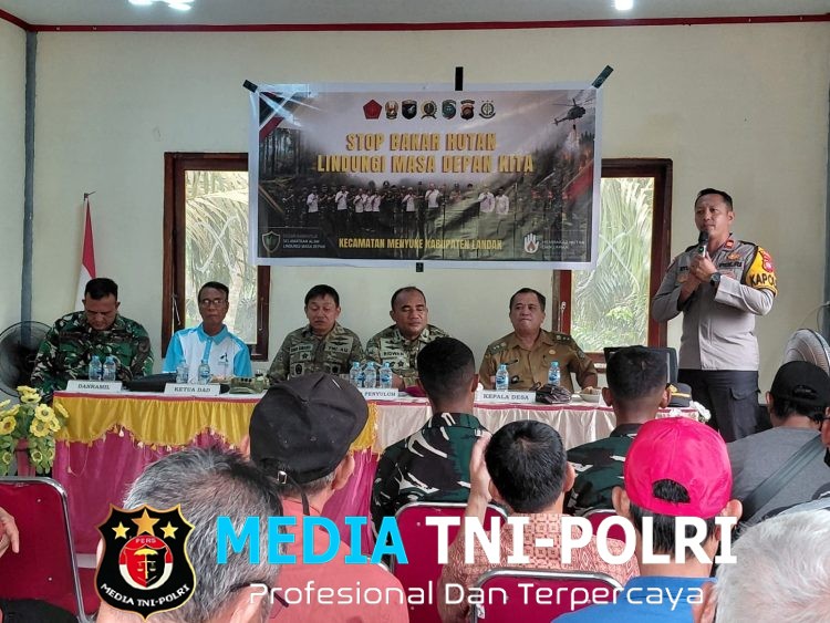 Kapolsek Menyuke Berikan Sosialisasi Pencegahan Kebakaran Hutan dan Lahan ke Desa Mamek