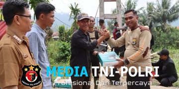 Kapolres Pimpin Renovasi Jembatan Gantung Penghubung Pekon Tanjung Raja dan Tanjung Jati di Cukuh Balak