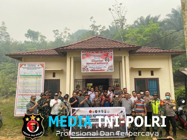 Kapolsek Menyuke Berikan Sosialisasi Pencegahan Kebakaran Hutan dan Lahan Di Desa Bagak