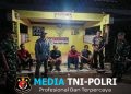 Melalui Patroli Malam, Babinsa Mengajak Warga Wujudkan Wilayah Yang Aman