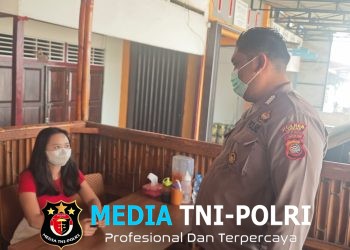 Patroli Humanis Polsek Sengah Temila, Polisi Sapa Warga dan Ingatkan Bahaya Kabut Asap