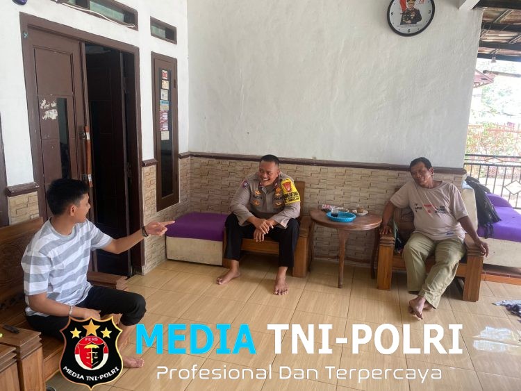 Jaga Jakarta Jaga Bekasi, Bhabinkamtibmas Tambelang Sambangi Warga Desa Sukamaju