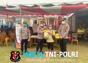 Polres Landak Gelar Bakti Kesehatan dan Gerakan Pangan Murah di Jelimpo, 102 Warga Terdampak Kabut Asap Diperiksa