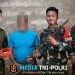 Satgas Pamtas Malaysia Yonarmed 19/Bogani Terima Penyerahan Senjata Rakitan dan Sisik Trenggiling dari Masyarakat
