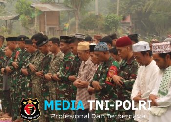 Atasi Krisis Air dan Musim Kemarau, Pos Kotis Satgas Yonarmed 13/Nanggala Gelar Sholat Istisqa Bersama Warga Badau