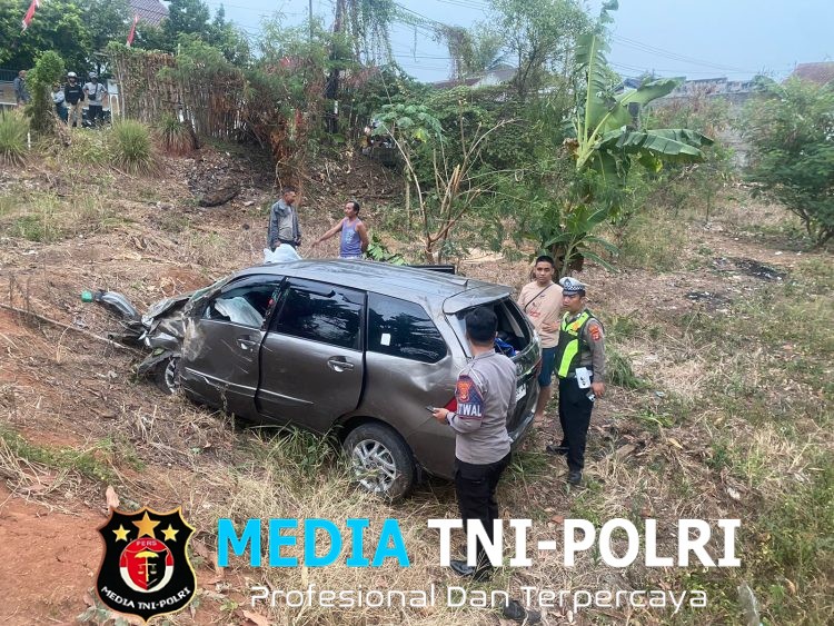Toyota Avanza Masuk Rawa di Kotabumi, Polisi Temukan Tas Berisi Timbangan Digital dan Barang Diduga Narkotika