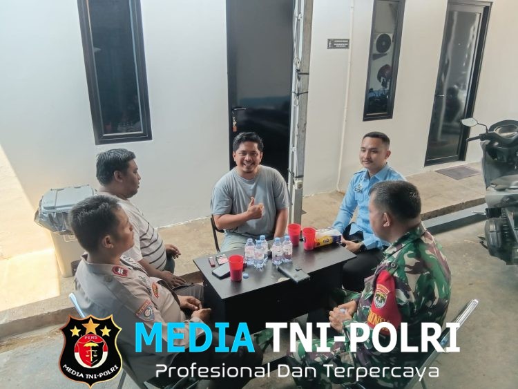 Bhabinkamtibmas Cijengkol Sambangi Tokoh Masyarakat Perkuat Kamtibmas