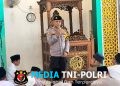 Jaga Jakarta Jaga Bekasi, Kapolsek Setu Gelar Safari Jumat dan Berbagi Sembako Bersama Jamaah