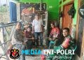Jaga Jakarta Jaga Bekasi, Bhabinkamtibmas dan Babinsa Sukaraja Sambangi Warga Sampaikan Pesan Kamtibmas