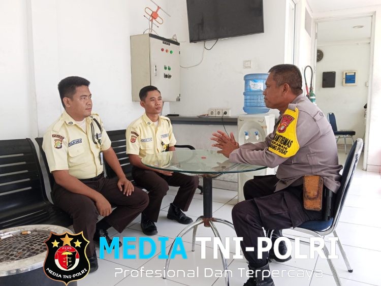 Jaga Jakarta Jaga Bekasi, Polsek Cikarang Pusat Bina Security Isuzu Perkuat Pengamanan Lingkungan Kerja