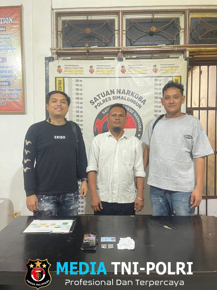 Brantas Narkoba Polsek Gunung Malela Ringkus Pria Paruh Baya, Amankan Sabu di Kebun Sawit Karang Rejo