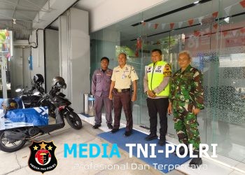Babinsa Kratonan Gandeng Bhabinkamtibmas & Linmas Patroli Bersama Sasar Pertokoan