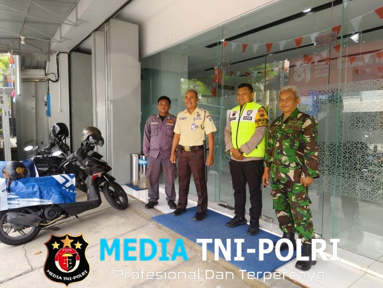 Babinsa Kratonan Gandeng Bhabinkamtibmas & Linmas Patroli Bersama Sasar Pertokoan