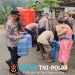 Kemarau Panjang, Polres Landak Bagikan Air Bersih Gratis ke Warga di 2 Lokasi