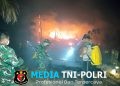 Kapolsek Menyuke Beserta Anggota Turun Ke Lapangan Padamkan Api Kebakaran Kebun Di Desa Mamek