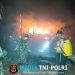 Kapolsek Menyuke Beserta Anggota Turun Ke Lapangan Padamkan Api Kebakaran Kebun Di Desa Mamek