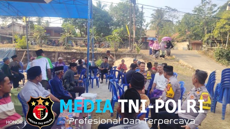 Polisi Sambang Duka, Kapolsek dan Bhabinkamtibmas Hadir Beri Dukungan kepada Keluarga Warga Ogan Lima