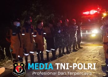 Berjuang Hingga Malam Babinsa dan BPBD Berhasil Padamkan Karhutla Seluas 1 Hektar