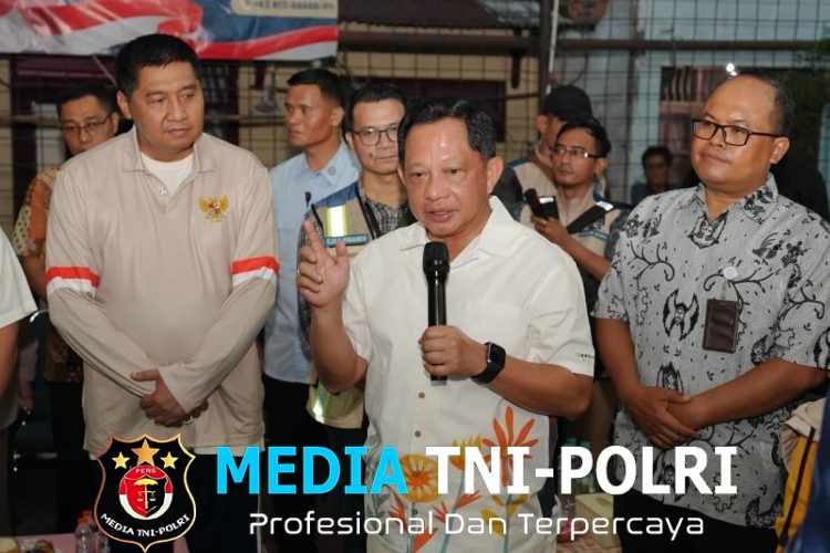 Mendagri Tinjau Program Bedah Rumah di Bukit Duri, Ajak Pemda Dukung Percepatan Perbaikan Hunian