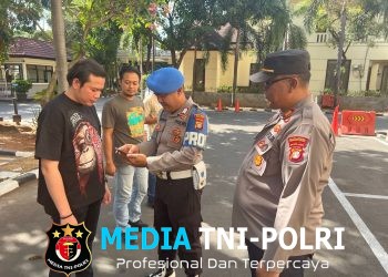 Sie Propam Polres Metro Bekasi Gelar Gaktib Pengecekan Judi Online dan Pinjaman Online