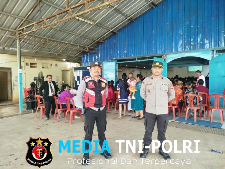 Polsek Setu Berikan Pelayanan dan Monitoring Ibadah Minggu Jemaat HKBP Tamansari