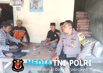 Bhabinkamtibmas Polsek Cabangbungin Sambangi Warga, Ajak Jaga Kamtibmas dan Kerukunan