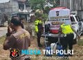 Polres Landak Salurkan 1.400 Liter Air Bersih untuk Warga Dusun Ngedang