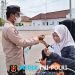 Polsek Tumijajar dan Lambu kibang Bagikan Masker di Tengah Aktivitas Anak Krakatau, Warga Diimbau Tetap Tenang